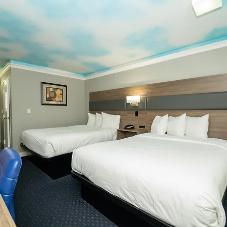 Hollywood Palms Inns & Suites